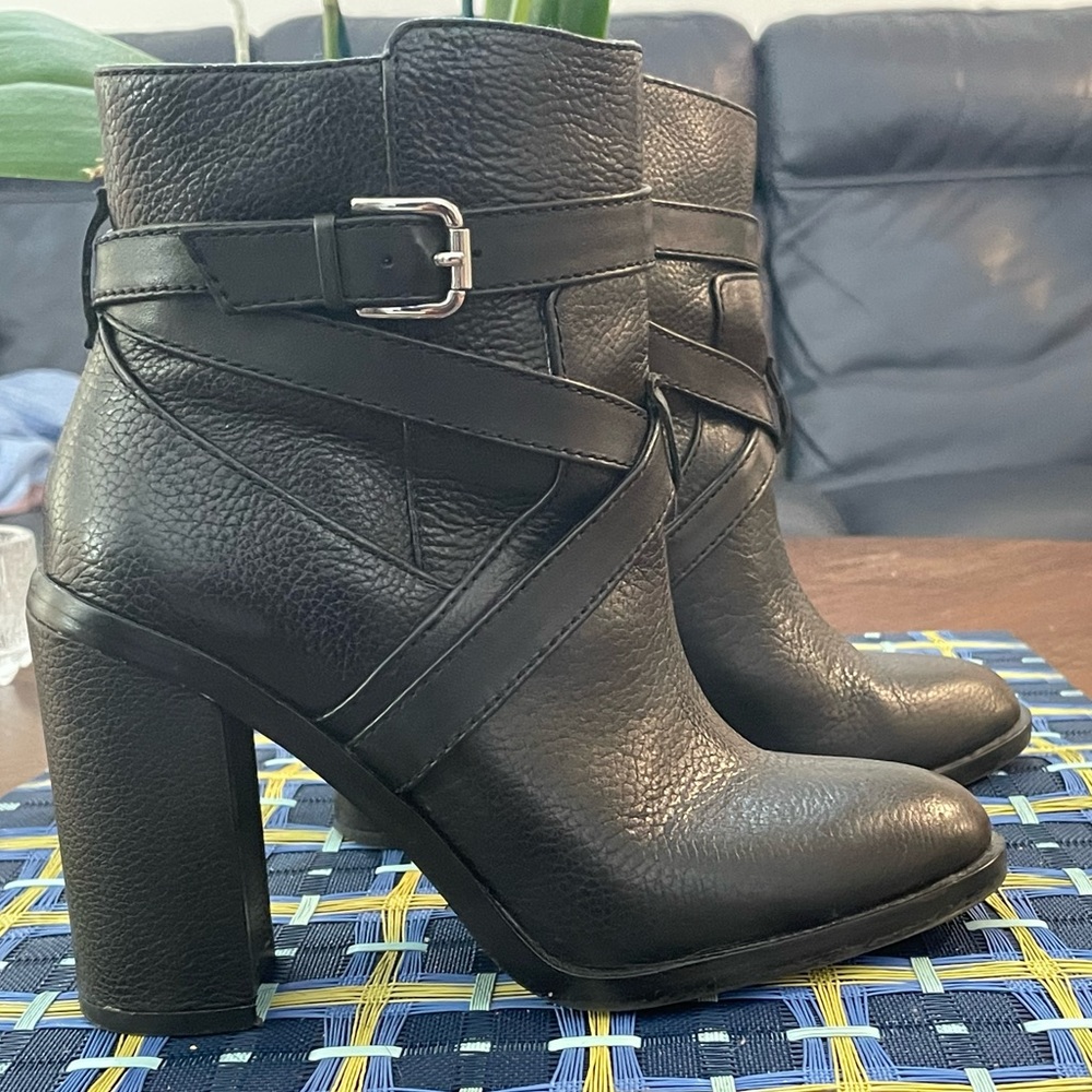Vince Camuto Leather Buckle Block Heel Bootie Sz5.5